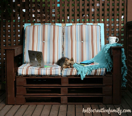 Dad%92s-DIY-Outdoor-Pallet-Couch.jpg