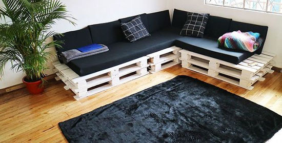 Make-the-Cutest-DIY-Pallet-Couch.jpg